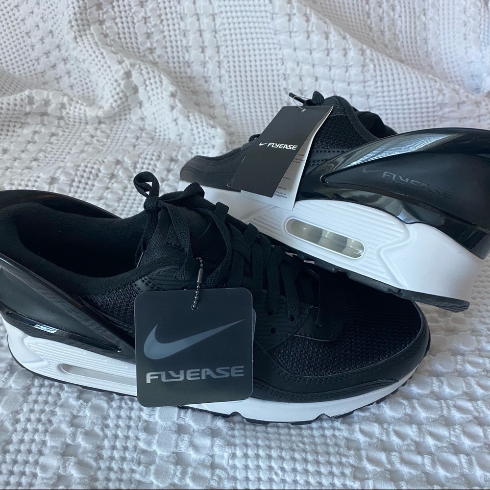 Nike Air Max 90 FlyEase GS Women’s Sneakers Size 10 Brand New with Tags
